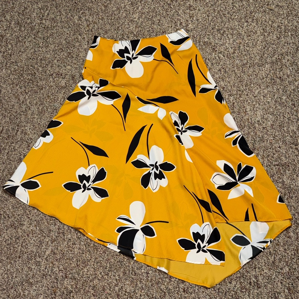 Women'sβ size 8 Who What Wear High-Low Floral Skirt in Yellow and Black